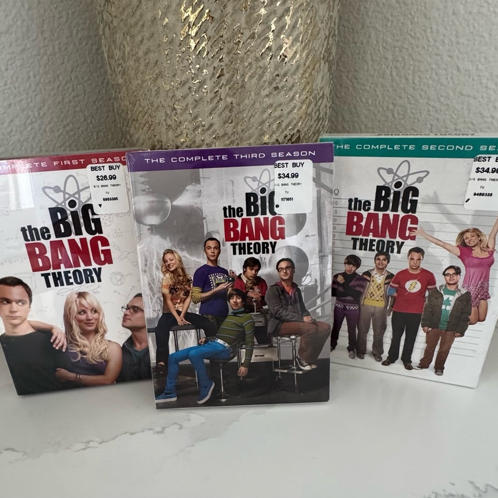 The Big Bang Theory DVD Set. Seasons 1,2,3
